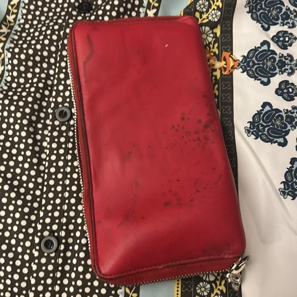 Alexander McQueen Red Long zip around wallet with skull tab. - Picture 7 of 9